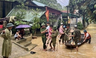 Huy động mọi lực lượng, phương tiện ứng phó với nguy cơ triều cường, ngập lụt, lũ quét, sạt lở đất sau bão số 10
